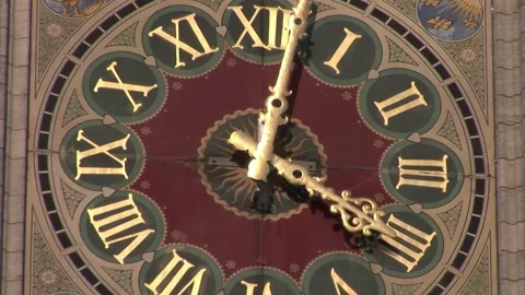 Amsterdam Centraal Station Clock Displaying Time 動画素材 306555718