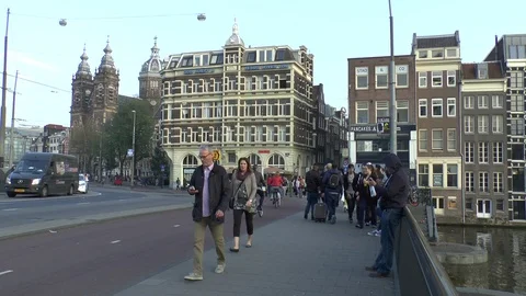 Amsterdam. Damrak. Panorama. Video stock 104725199