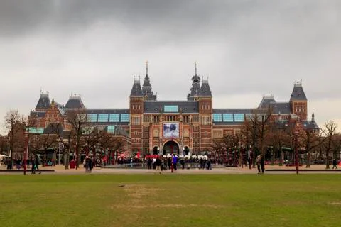 Amsterdam, March 18, 2017: View from Rijksmuseum, where involves many items.. 库存照片