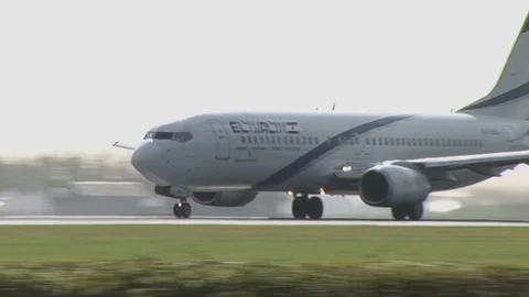 AMSTERDAM - OCT 08, 2009: El Al Israel Airlines Airplanes take off Vidéo 98013405