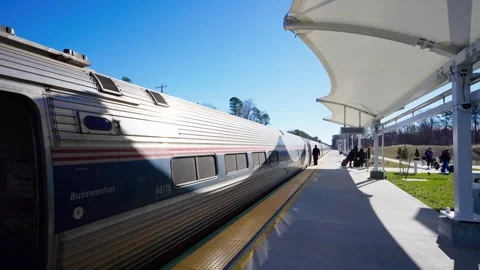 Amtrak Train At A Station Vídeos de archivo 308680020