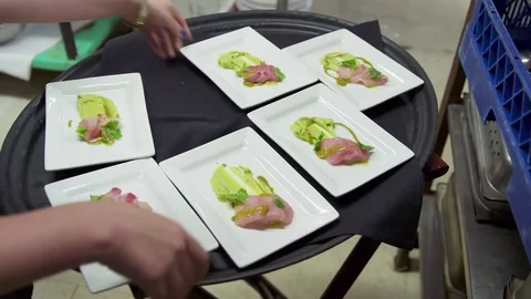 Amuse bouche hors d'oeuvre appetizer at Napa valley fine dinning restaurant  Vidéo 75678061