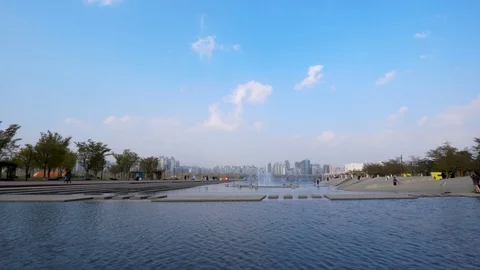 Amusement Park Crowd Vídeo Stock 106421608