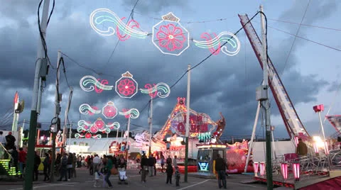 Amusement park  at dusk Vidéo 23720357