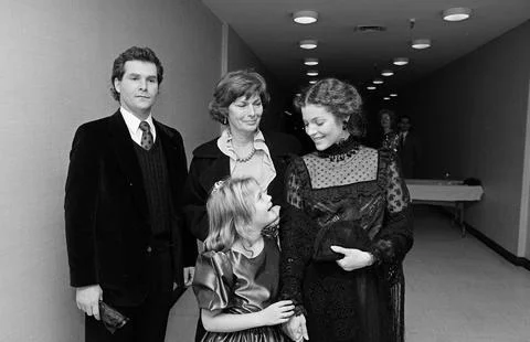 Amy Irving, Priscilla Pointer, and Drew Barrymore Stockfoto's