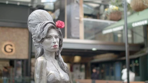 Amy Winehouse statue, Camden Stock Footage