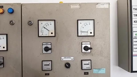 Analog Ammeter Needle Moving During Motor Startup. Video stock 325788951