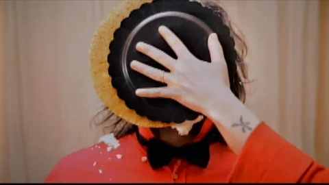 Analog Extrovert dance pie in face 스톡 동영상 89960956