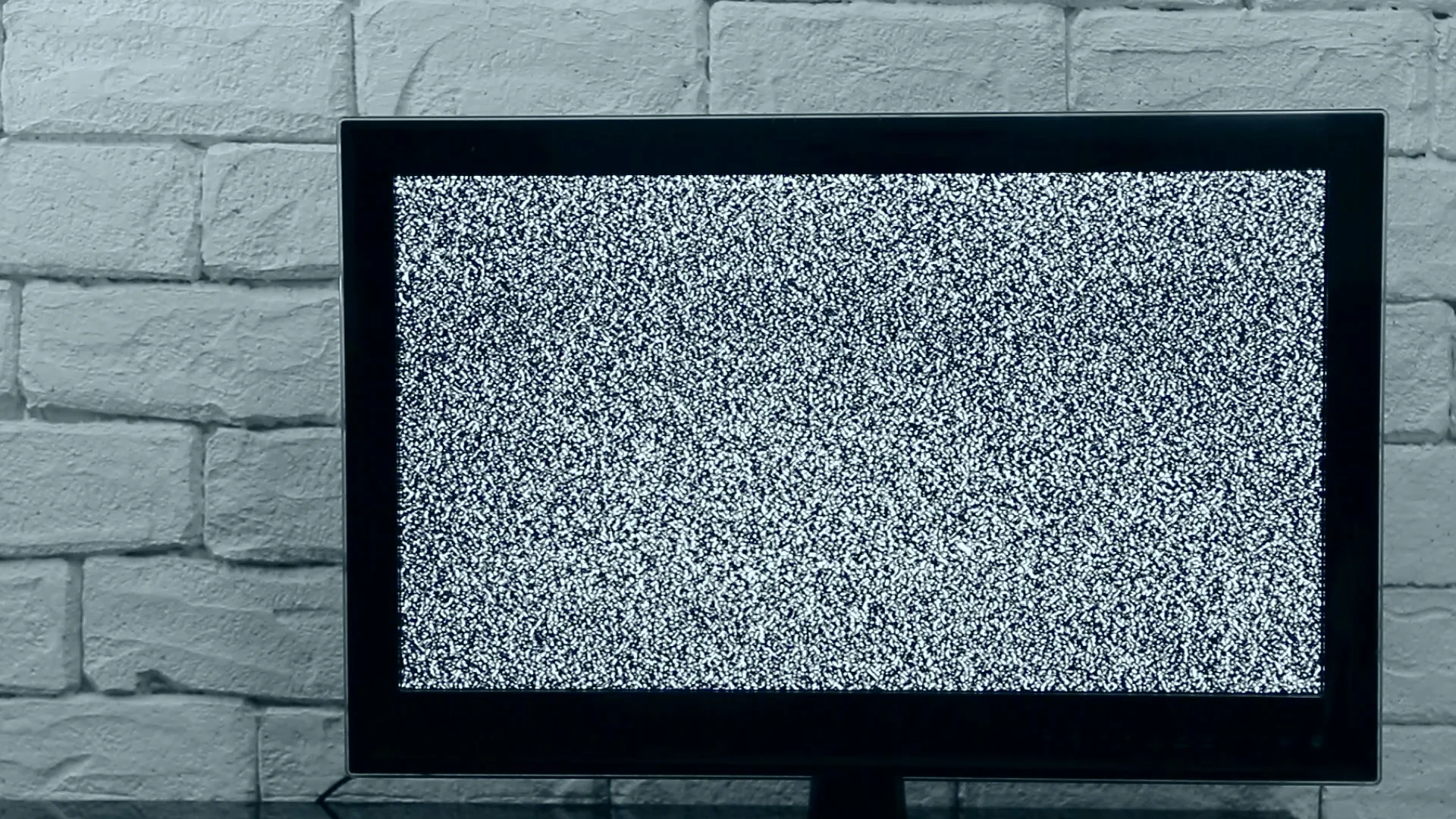 Экран телевизора с помехами