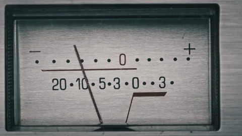 Analog VU Meter on Silver Colored Tape Recorder, Arrow Indicator 스톡 동영상 184695050