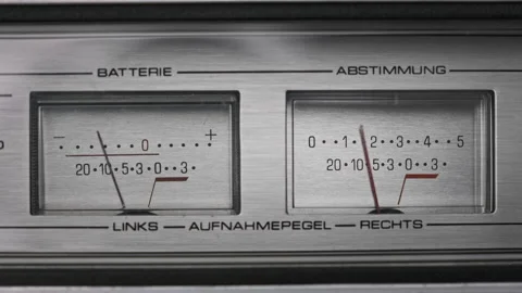 Analog VU Meters on Silver Colored Stereo Tape Recorder, Arrow Indicators 스톡 동영상 181373692