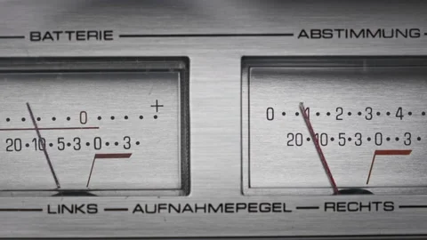 Analog VU Meters on Silver Colored Stereo Tape Recorder, Arrow Indicators 스톡 동영상 184832173
