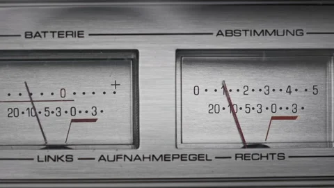 Analog VU Meters on Silver Colored Stereo Tape Recorder, Arrow Indicators 스톡 동영상 185986145