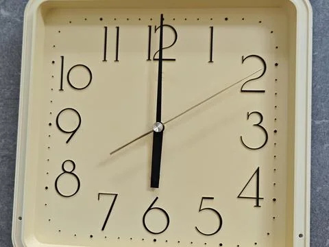 Analog wall clock display 库存照片