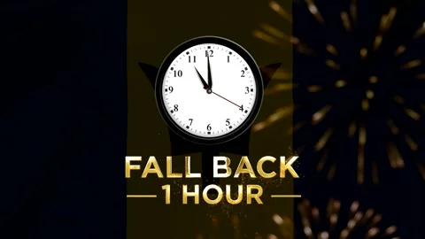 Analog wall clock showing time change for daylight savings fall back one ho.. 스톡 동영상 346541978