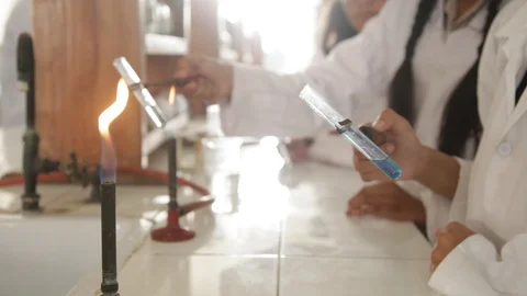 Analysis of Chemical reaction in a School Chemistry Lab. Stock-Footage 113691853