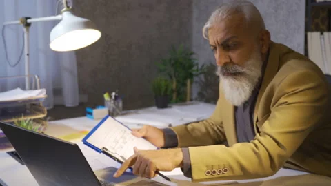 Analysis on graphics, computer use. Stock-Footage 220637278