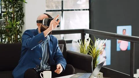 Analyst creating 3d project with vr Foto stock