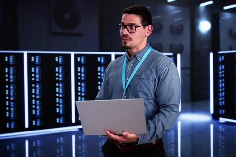 Analyst Engineer In Cloud Data Center Using Computer Stock Photos