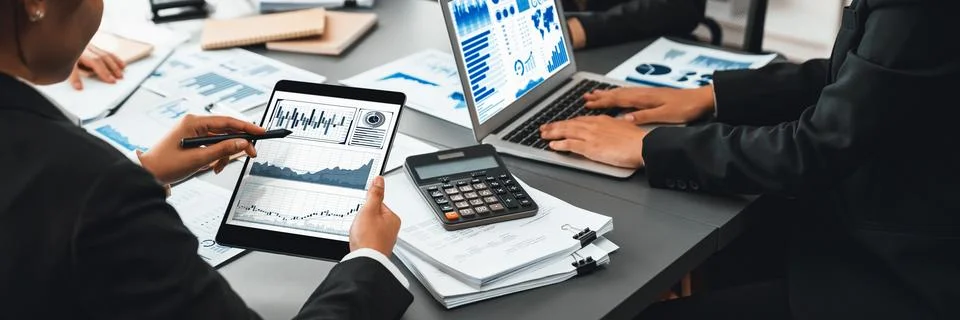 Analyst team working on data analysis dashboard on laptop screen. Insight Stockfoto's