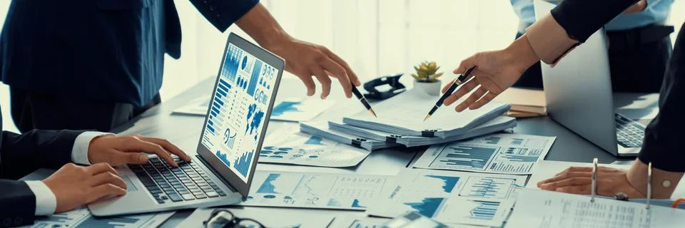 Analyst team working on data analysis dashboard on laptop screen. Insight Foto stock