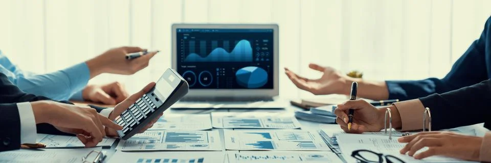 Analyst team working on data analysis dashboard on laptop screen. Insight Foto stock