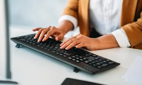 Analyst working with business analytics and data management system on compu.. Foto stock
