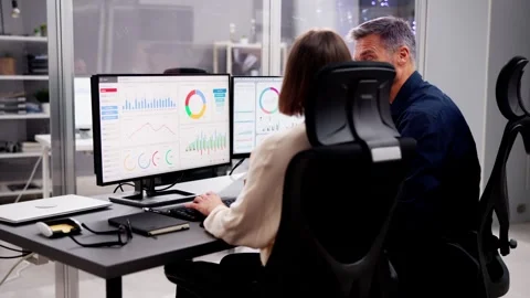 An Analyst's View: Using Data Analytics Video stock 256338980