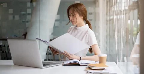 Analytics intelligence concept. Business people discuss current financial and Foto stock