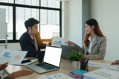 Analytics intelligence concept. Group of business people discuss current Stock-Fotos