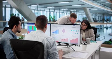 Analyzing Data To Predict Stock Performance On Computer Dashboard Screen. 스톡 사진
