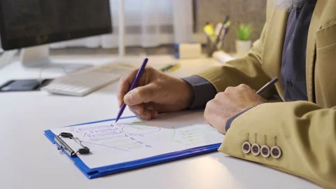 Analyzing financial charts. Stock-Footage 220636543
