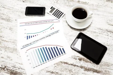 Analyzing graphics with evolution exchange rate euro dollar 스톡 사진