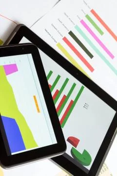 Analyzing graphics with the tablet. Foto stock