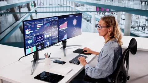 Analyzing Investment Data With Analytics Dashboard Video stock 318321908