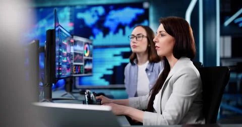 Analyzing KPI Business Analytics Data Dashboard on Office Computer Screen 스톡 사진