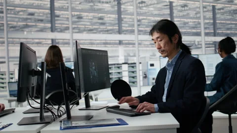 Analyzing PCB architecture, AI and senior manager in semiconductors factory Stock Footage 335881344
