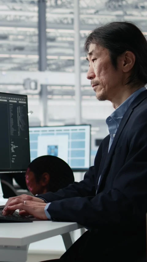 Analyzing PCB architecture, AI and senior manager in semiconductors factory Stock Footage 335883071