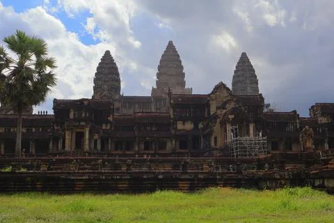 Ancient Angkor Wat Temple Exterior Under Dramatic Sky in Siem Reap Cambodia Stock-Fotos