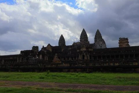 Ancient Angkor Wat Temple Exterior Under Dramatic Sky in Siem Reap Cambodia Stock-Fotos