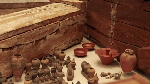 Ancient Artifacts at Turin Museum Exhibit Vídeo Stock 303888641