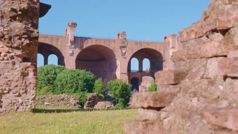 Ancient Brick Ruins with Basilica of Maxentius at the Roman Forum Vídeo Stock 338008431