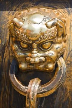 Ancient bronze lion Stock-Fotos