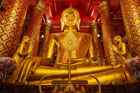 Ancient Buddha image at Wat Phanan Cheong Worawihan, Phra Nakhon Si Ayuttha.. Stock Photos