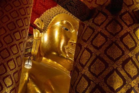 Ancient Buddha image at Wat Phanan Cheong Worawihan, Phra Nakhon Si Ayuttha.. 库存照片