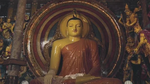 Ancient Buddha statue in temple Video stock 108633046