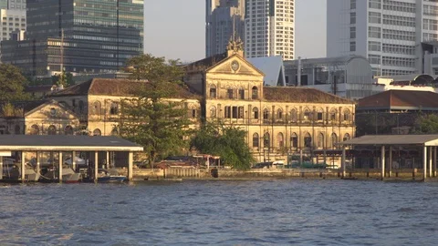 Ancient building Bang Rak Fire Station on Chao Phraya River. Video stock 103989596
