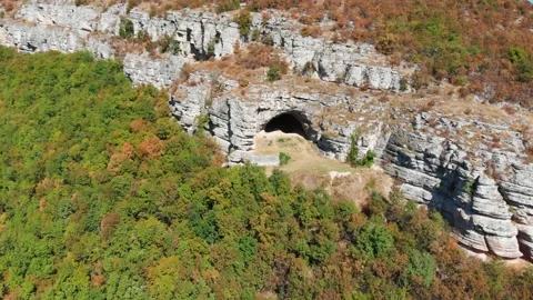 Ancient cave Stockbeeldmateriaal 148791259