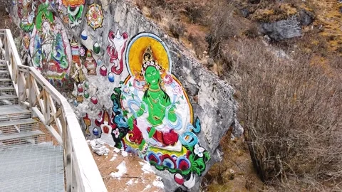 Ancient colourful Buddhist wall mural in Tibet, HD Stockbeeldmateriaal 154149273