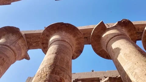 Ancient columns with hieroglyphs at karnak temple complex Vidéo 339775066